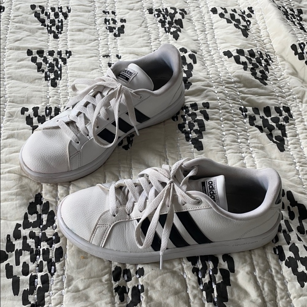 Adidas white sneaker 9.5